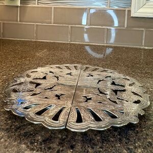 Vintage, Wallace Silverplate Expandable Engraved Footed Trivet #7332  VGC 11 .5"